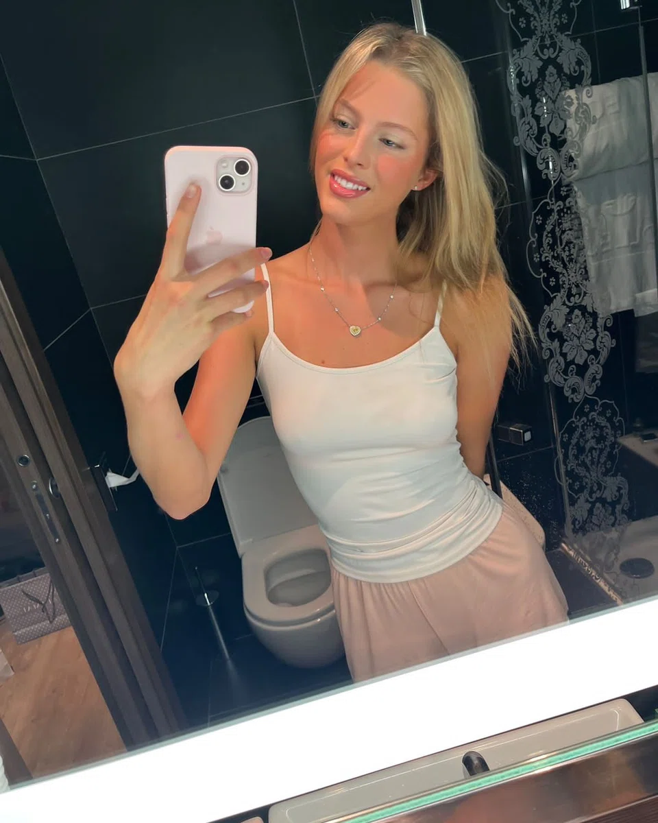 Stella, escort in Paris