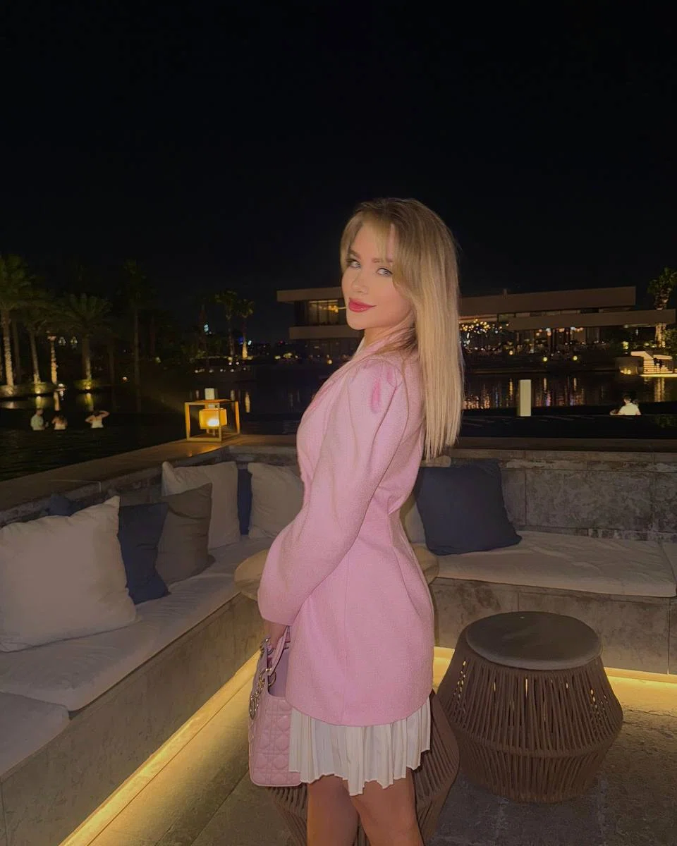 Monika, escort in Singapore — photo 1 of 8