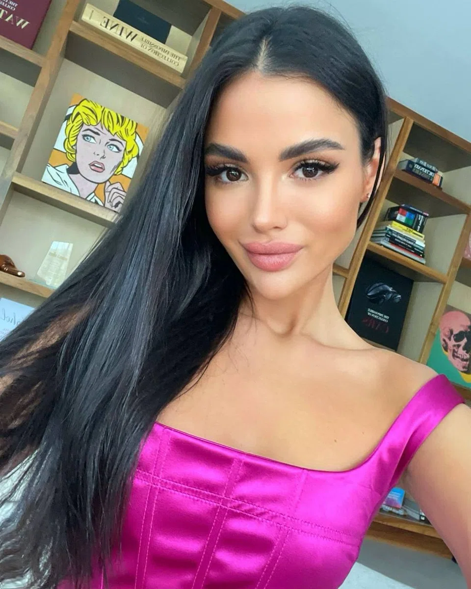 Arina, escort in Saint-Tropez