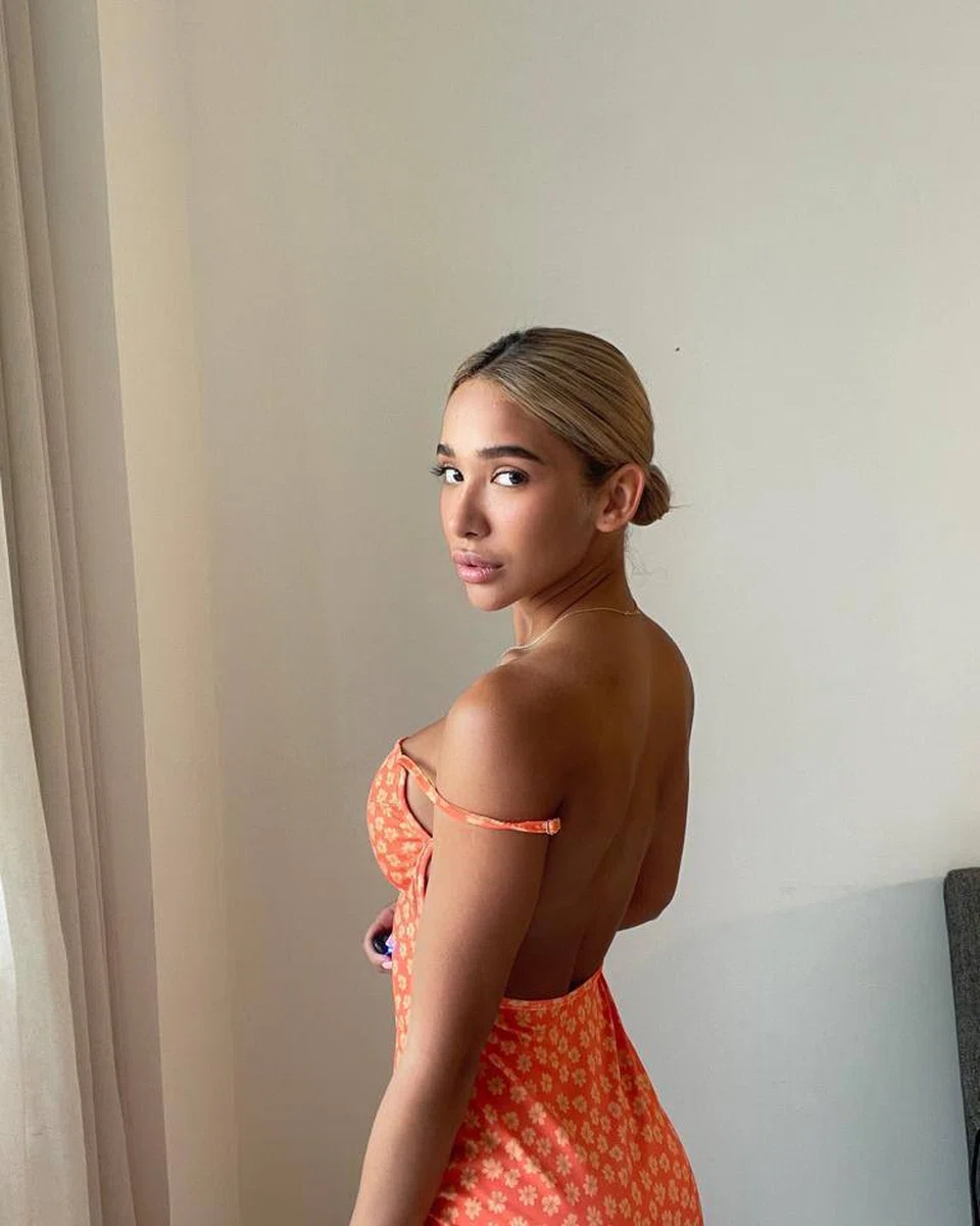 Aisu, escort in Abu Dhabi