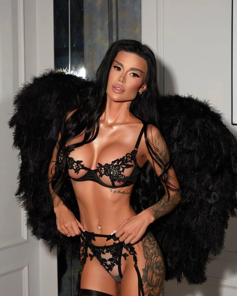 Crystal, escort in Dubai