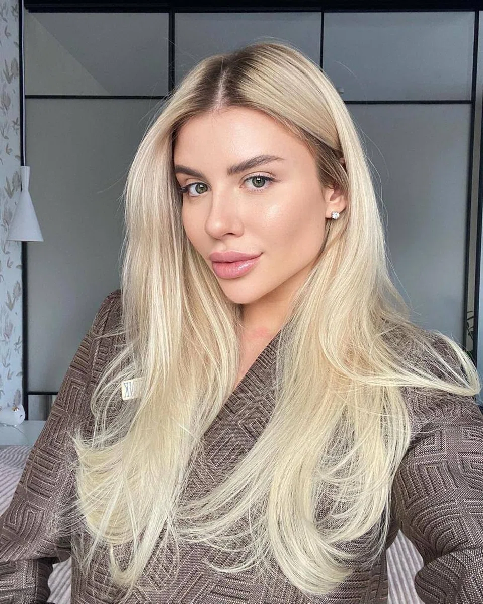 Ele, escort in Paris