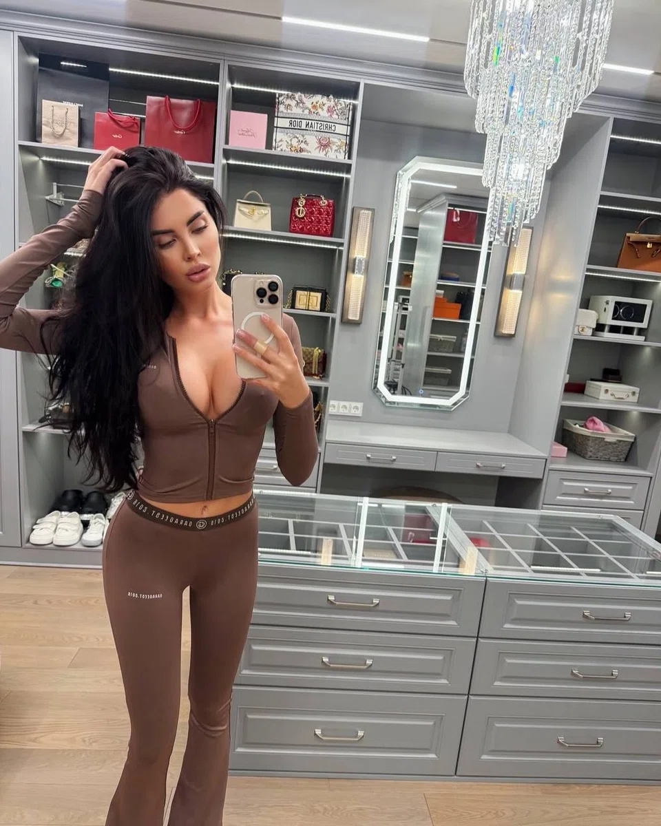 Olya, escort in Paris